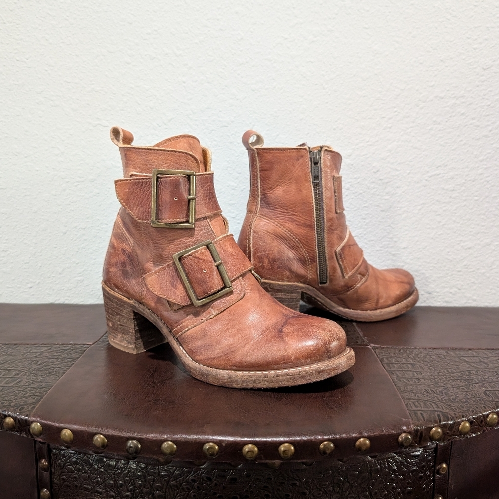 Frye Sabrina Double Buckle Boot in Saddle, size 8 - Picture 2 of 15